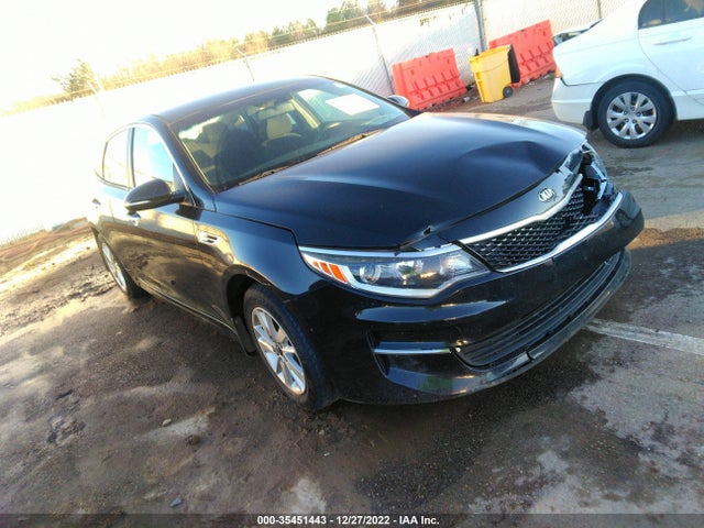 2017 Kia Optima, VIN: 5XXGT4L38HG149575