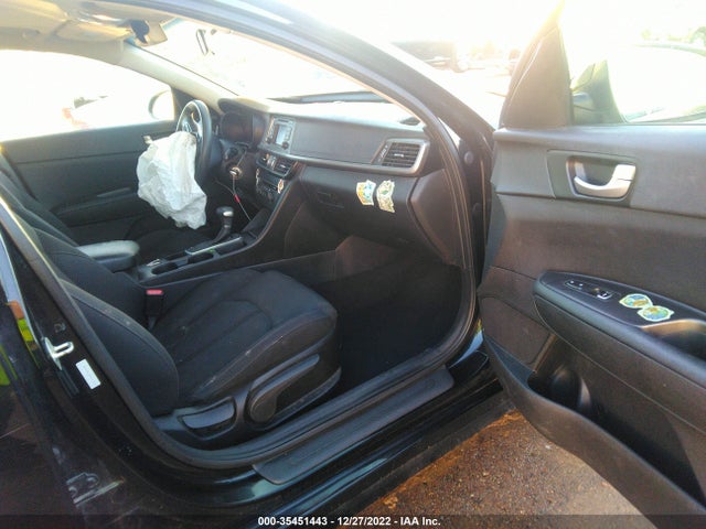 2017 Kia Optima, VIN: 5XXGT4L38HG149575