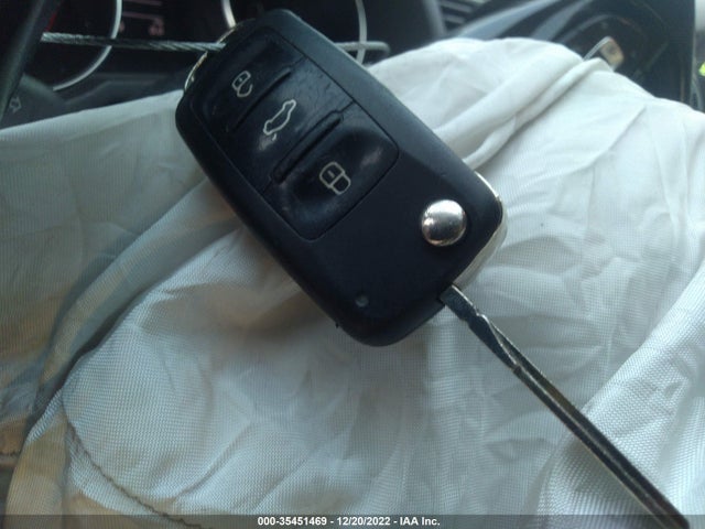 1VWDT7A38HC079595 Volkswagen Passat R-line W/comfort Pkg