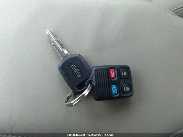Lincoln Town Car 2011 2LNBL8CV0BX761374 Image 11
