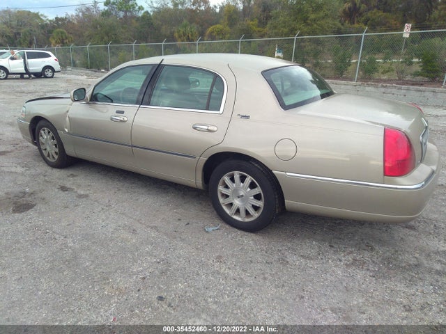 Lincoln Town Car 2011 2LNBL8CV0BX761374 Image 3