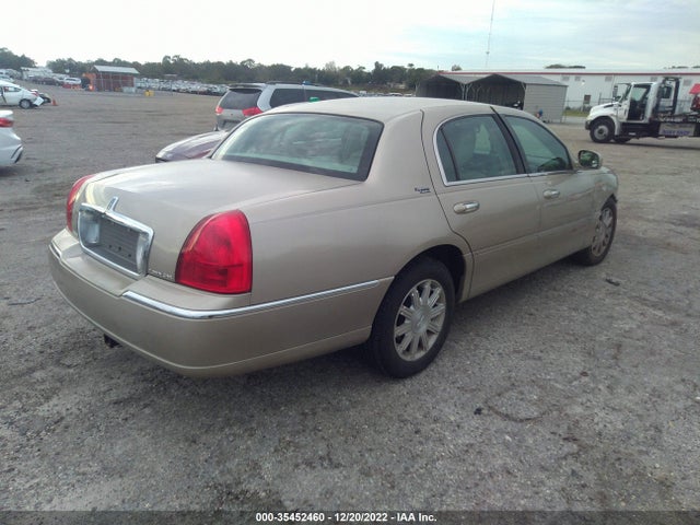 Lincoln Town Car 2011 2LNBL8CV0BX761374 Image 4