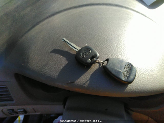 2010 TOYOTA SIENNA XLE VIN: 5TDYK4CC1AS311185
