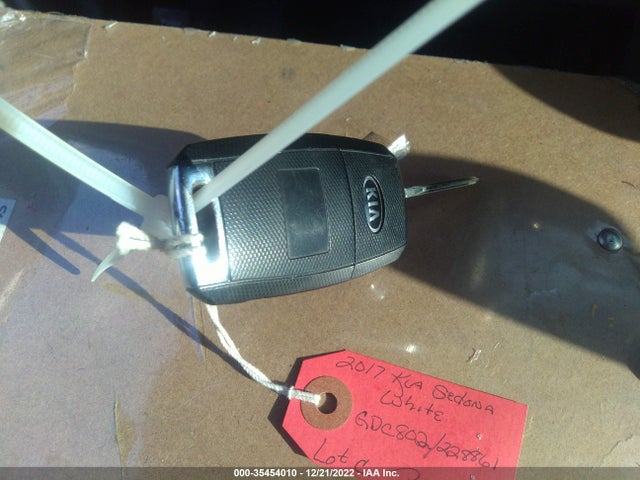 2017 KIA SEDONA LX VIN: KNDMB5C19H6228861