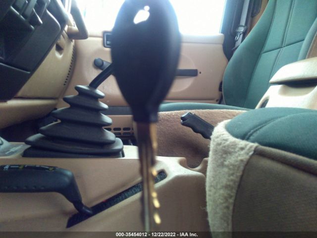 1J4FA59S8YP773272 Jeep Wrangler Sahara