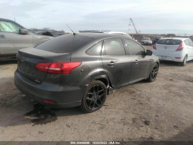2016 Ford Focus, VIN: 1FADP3F29GL296805