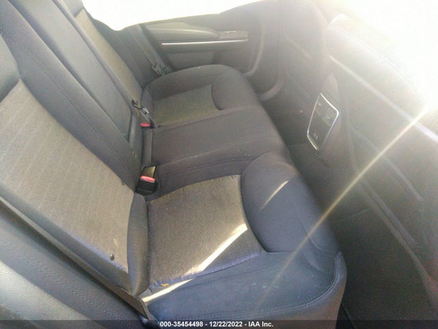 2C3CCAAG0KH560111 Chrysler 300 Touring