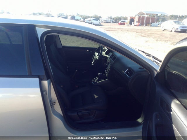2011 VOLKSWAGEN JETTA SEDAN SE W VIN: 3VWDZ7AJ5BM322220