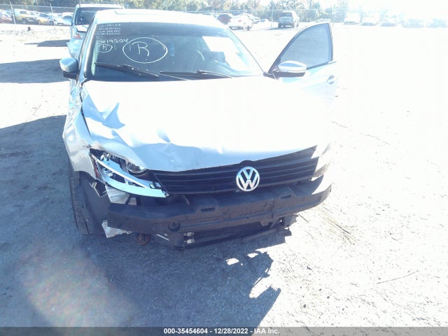 2011 VOLKSWAGEN JETTA SEDAN SE W VIN: 3VWDZ7AJ5BM322220