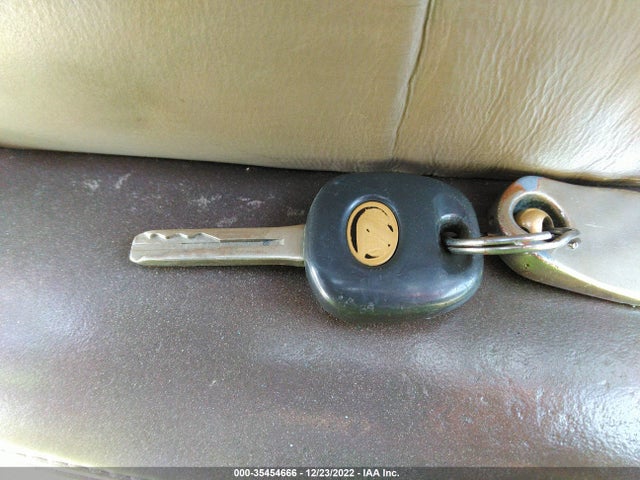 Lexus LX 470 2002 JTJHT00W123517398 Image 3