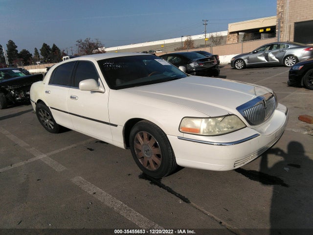Lincoln Town Car Ultimate 2004 1LNHM83W04Y661312 zdjęcie główne