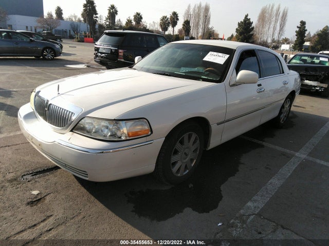 Lincoln Town Car Ultimate 2004 1LNHM83W04Y661312 Image 2