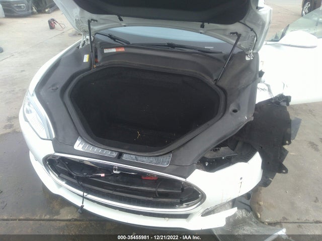 2015 Tesla Model S, VIN: 5YJSA1H28FF081101