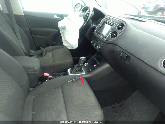 WVGAV7AX4HK044265 Volkswagen TIGUAN