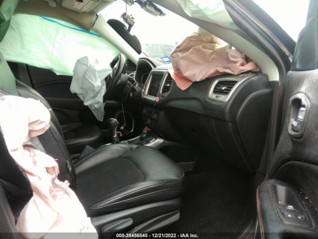 3C4NJDBB5JT359745 Jeep Compass Latitude