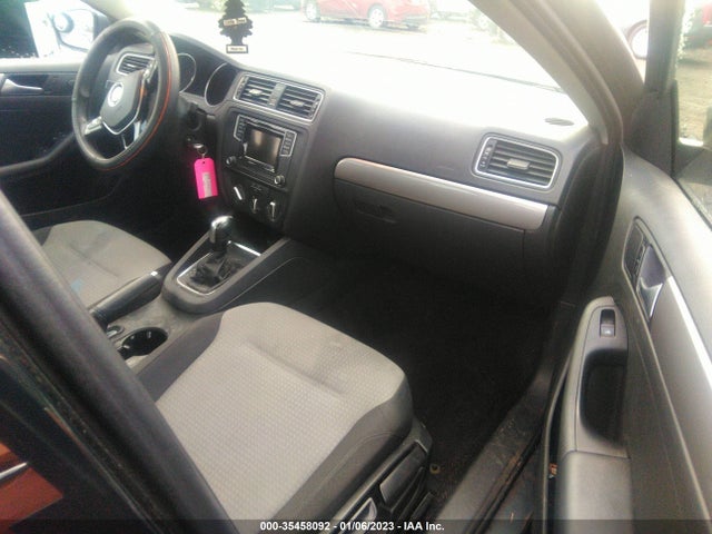 2018 Volkswagen Jetta, VIN: 3VW2B7AJXJM233916