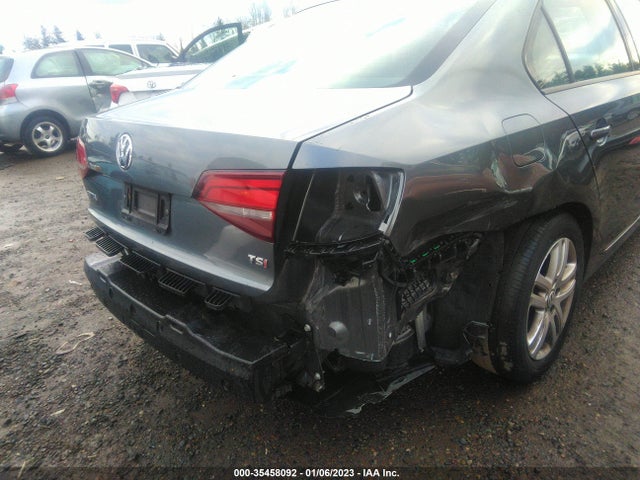 2018 Volkswagen Jetta, VIN: 3VW2B7AJXJM233916