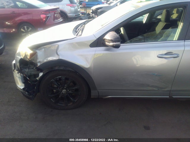 2018 Toyota RAV4, VIN: 2T3RFREV9JW798333