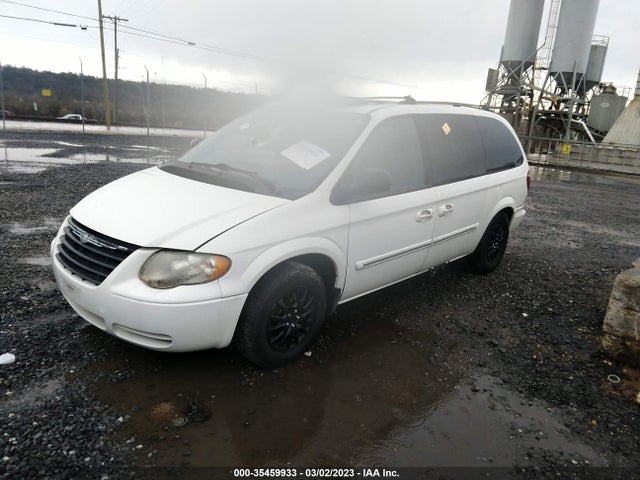 2C4GP54L85R112621 Chrysler Town & Country Touring