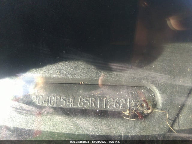 2C4GP54L85R112621 Chrysler Town & Country Touring