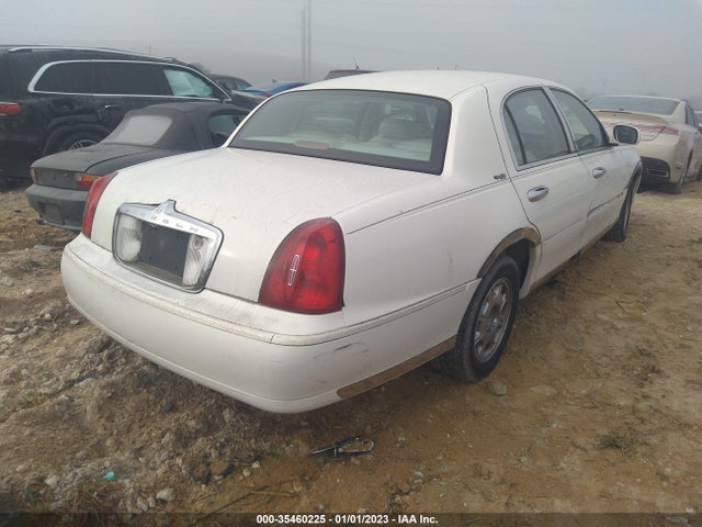Lincoln Town Car 2000 1LNHM82W3YY827748 Image 5
