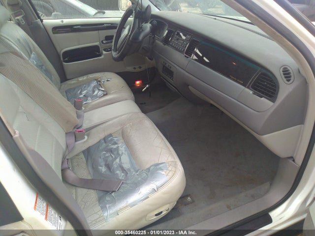 Lincoln Town Car 2000 1LNHM82W3YY827748 Image 6