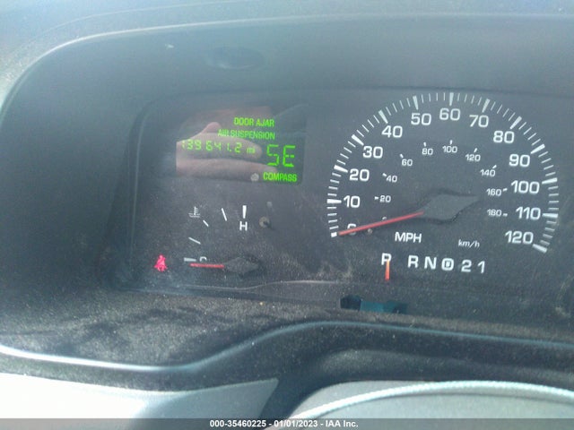 Lincoln Town Car 2000 1LNHM82W3YY827748 Image 8