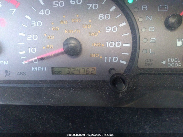 2002 TOYOTA SEQUOIA LIMITED VIN: 5TDBT48A32S117835