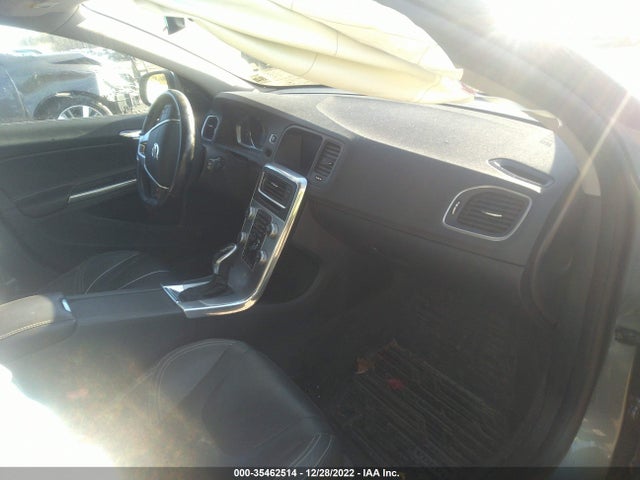 2018 Volvo V60, VIN: YV140MSLXJ2398088