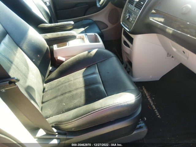 2016 Chrysler Town & Country, VIN: 2C4RC1BG7GR110736