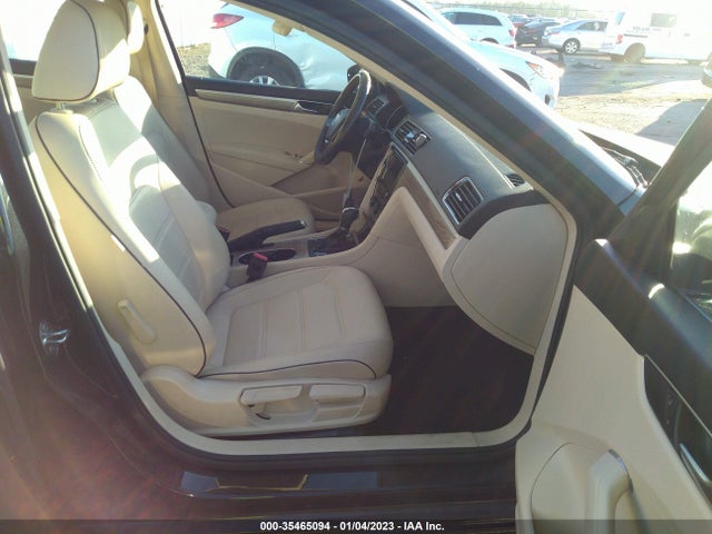 2018 Volkswagen Passat, VIN: 1VWBA7A33JC012437