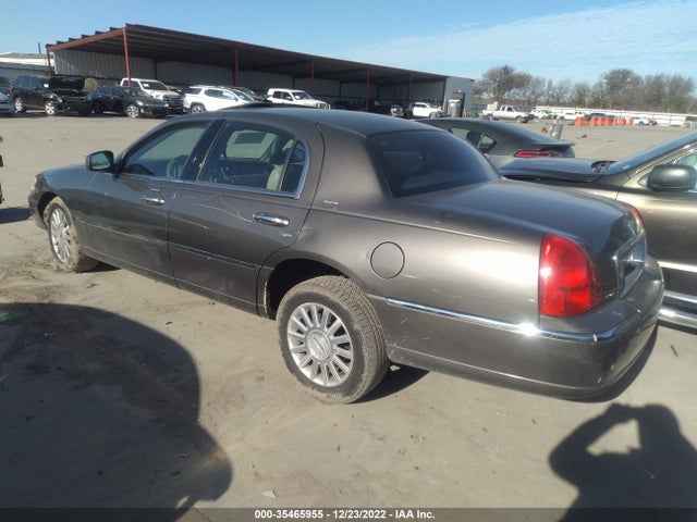 Lincoln Town Car 2003 1LNHM82W13Y684968 Image 3