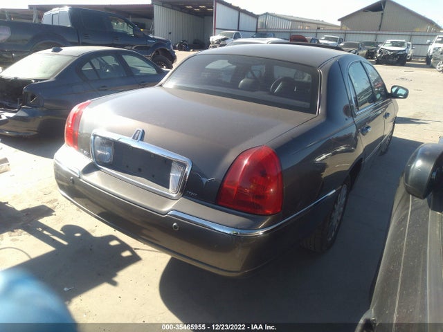 Lincoln Town Car 2003 1LNHM82W13Y684968 Image 4
