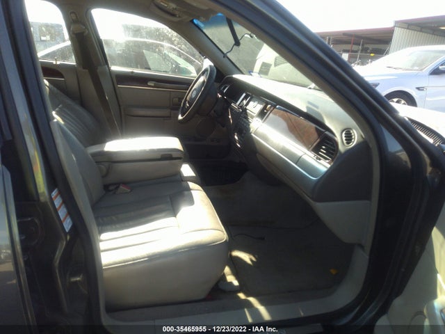 Lincoln Town Car 2003 1LNHM82W13Y684968 Image 5