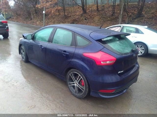 2016 Ford Focus, VIN: 1FADP3L94GL288435