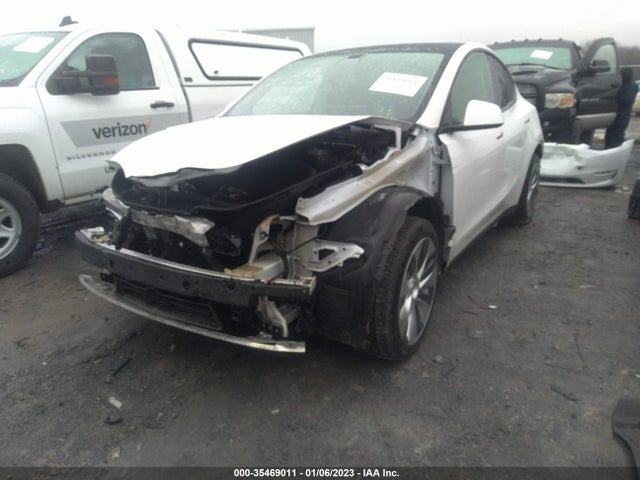 Tesla Model Y Long Range 2021 5YJYGDEE5MF145827 Image 2