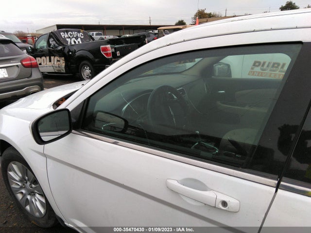 1C3CCBAB9EN205718 Chrysler 200 LX