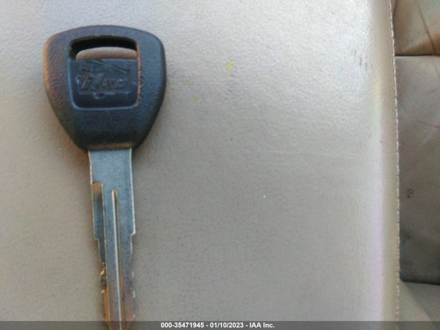 Acura RL 2000 JH4KA9658YC000141 Image 3