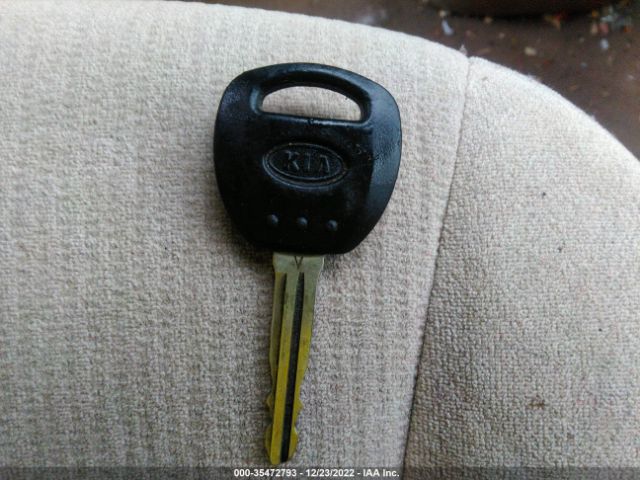 KNDMB233176158156 KIA SEDONA LX