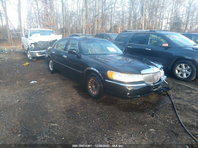 Lincoln Town Car Cartier 2002 1LNHM83W92Y642805 main image