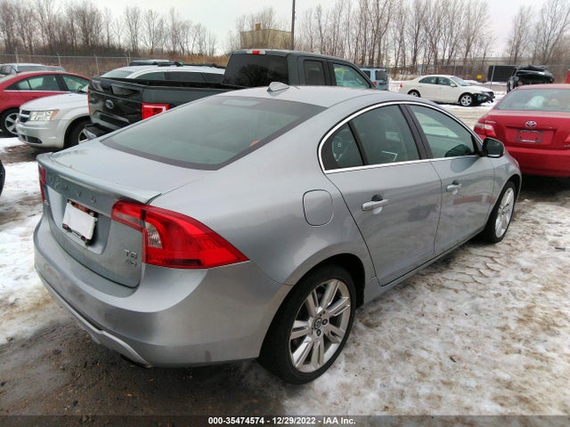YV1902FH8B2011040 Volvo S60