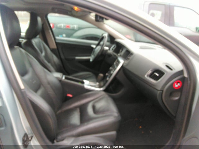 YV1902FH8B2011040 Volvo S60