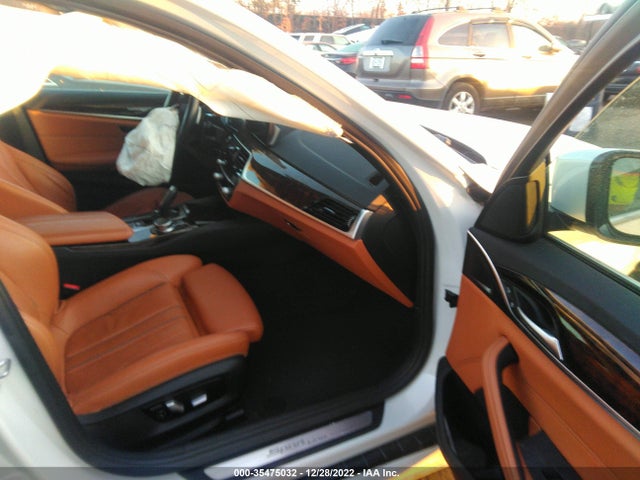 2018 BMW 5 Series, VIN: WBAJE7C54JWC55142