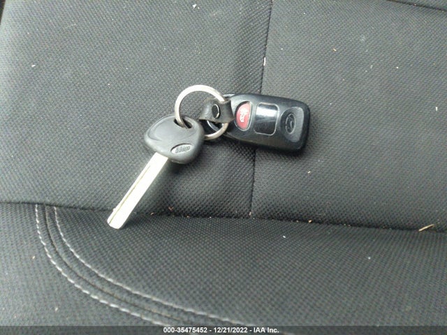 2016 Hyundai Veloster, VIN: KMHTC6AD4GU272137