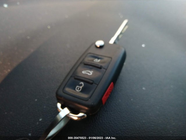2019 Volkswagen Beetle, VIN: 3VWFD7AT5KM711240