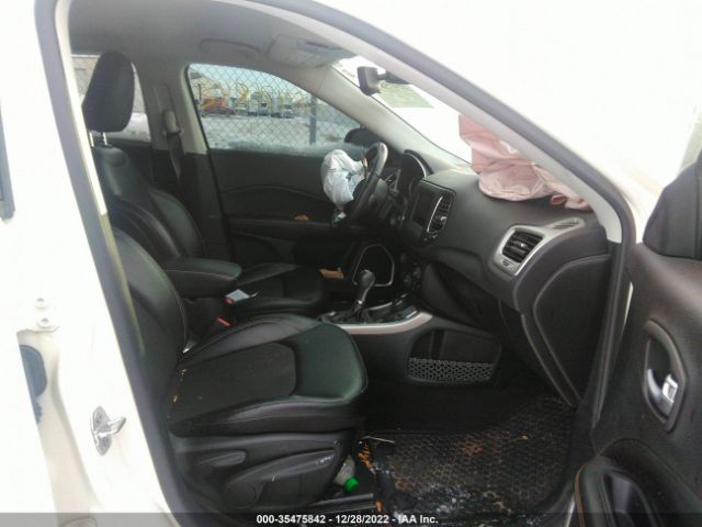 3C4NJDBB5KT828995 Jeep Compass Latitude