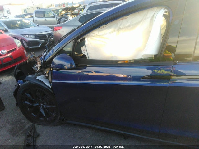 2022 Tesla Model X, VIN: 7SAXCBE67NF351739