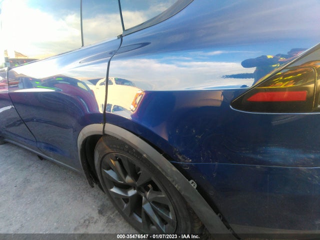 2022 Tesla Model X, VIN: 7SAXCBE67NF351739