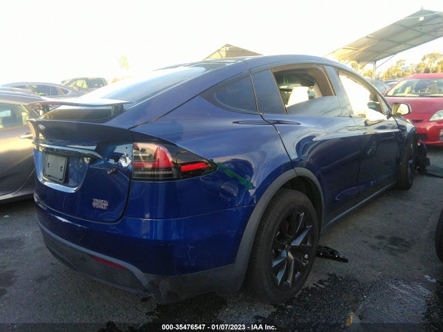 2022 Tesla Model X, VIN: 7SAXCBE67NF351739