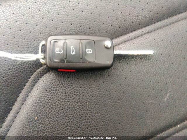 1VWLA7A39KC010925 Volkswagen Passat 2.0t Wolfsburg Edition